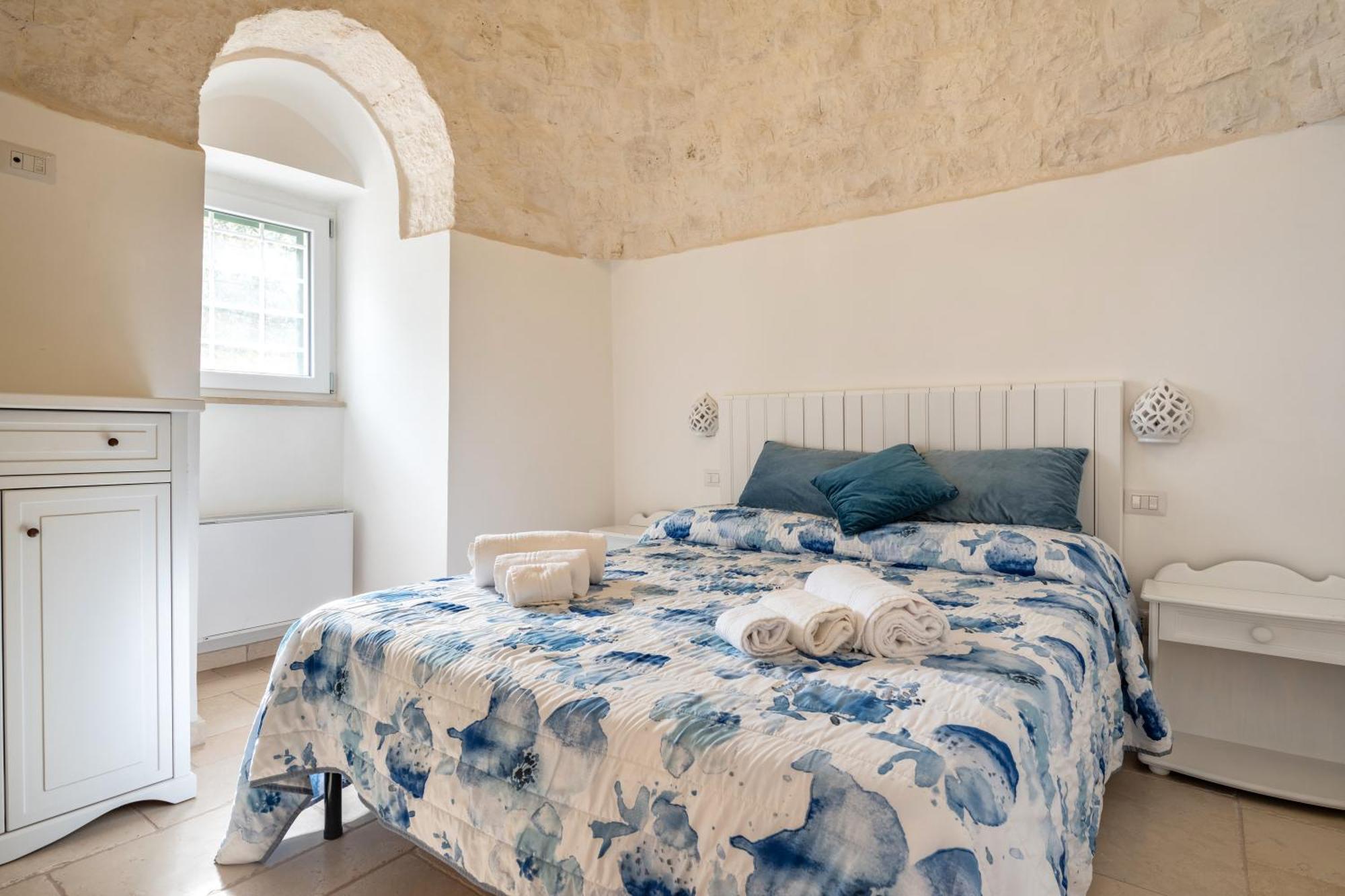 Trullo Degli Anelli In Masseria Cisternino Bagian luar foto