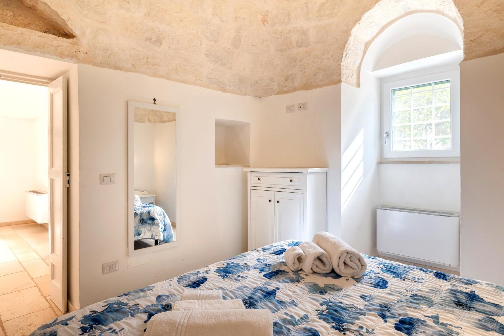 Trullo Degli Anelli In Masseria Cisternino Bagian luar foto