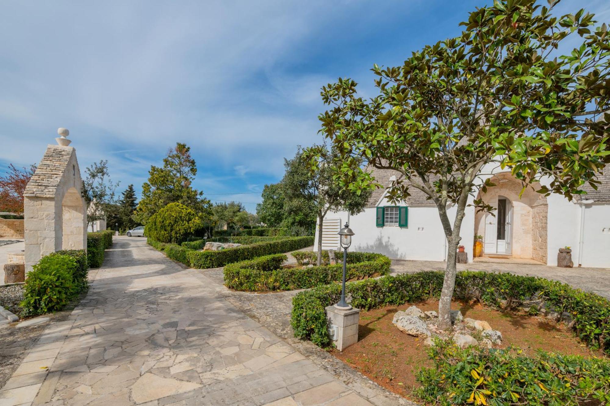 Trullo Degli Anelli In Masseria Cisternino Bagian luar foto