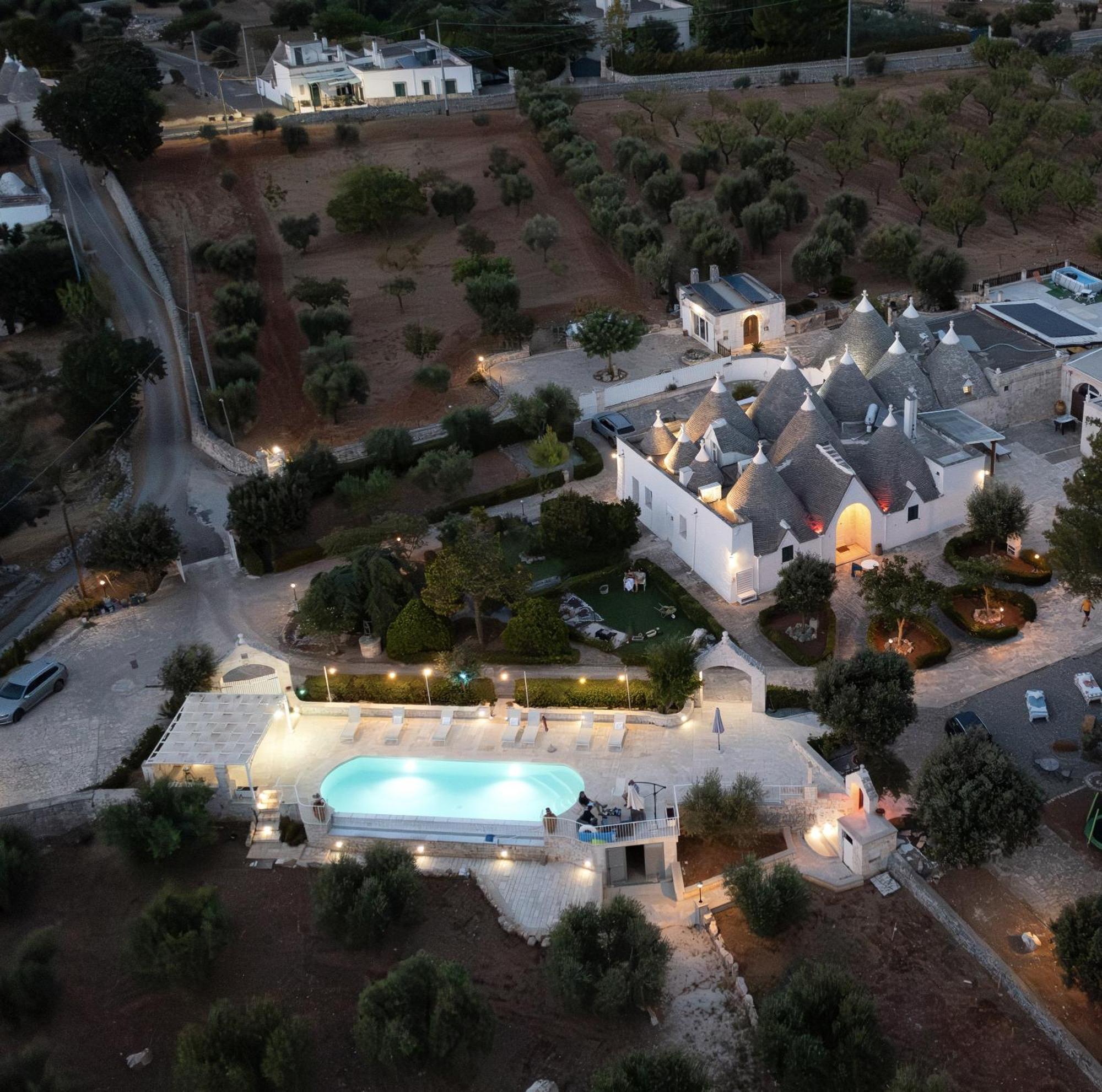 Trullo Degli Anelli In Masseria Cisternino Bagian luar foto