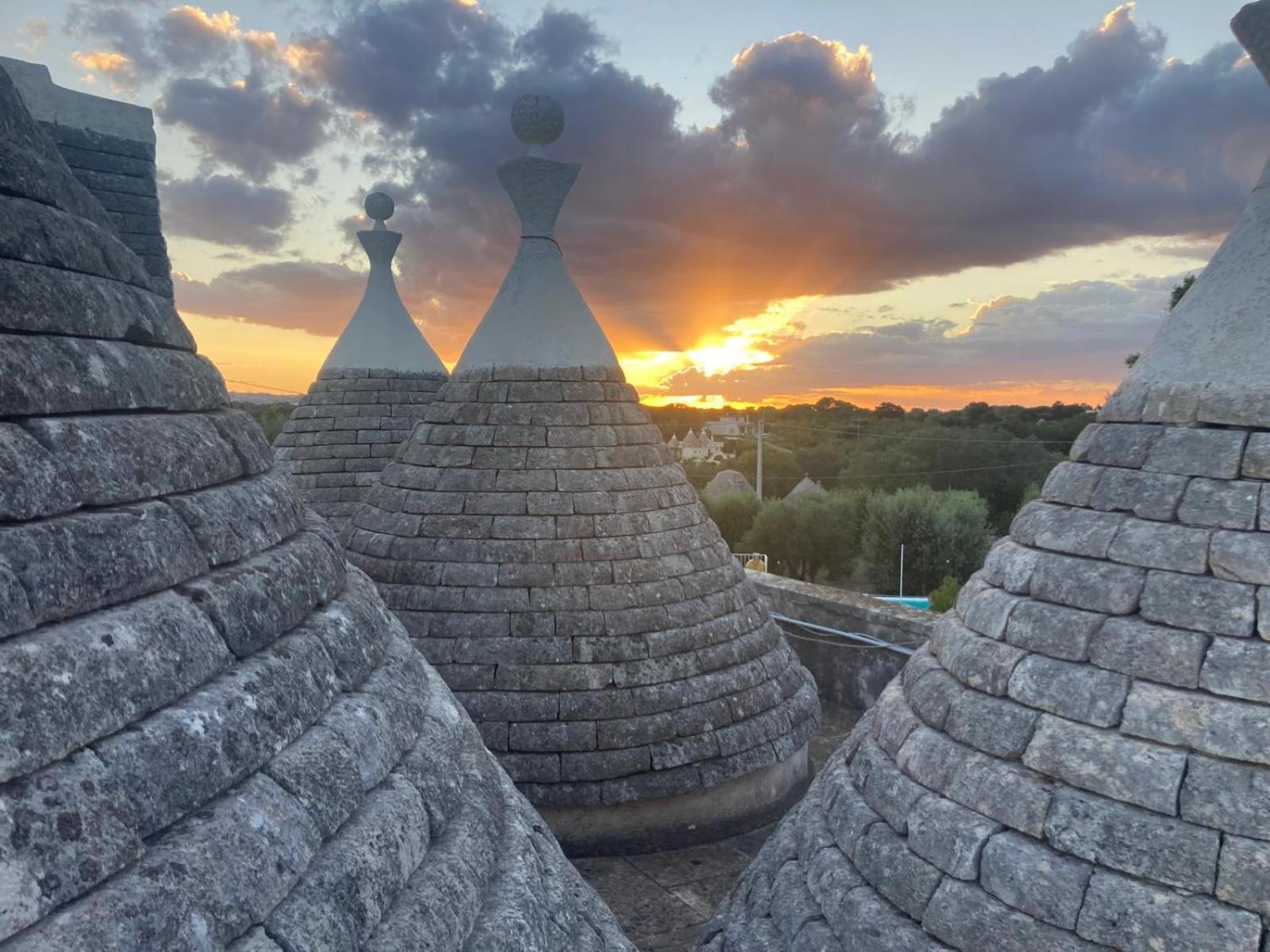 Trullo Degli Anelli In Masseria Cisternino Bagian luar foto